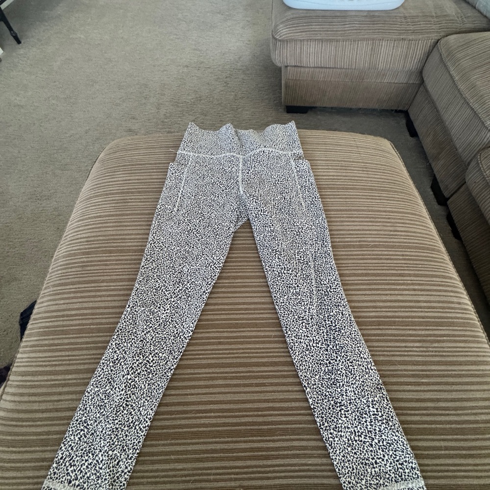 Athleta Black and White Patterned Leggings size small